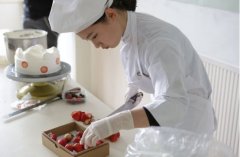 ������������ѵ����ʦ����������Ƕ��٣�