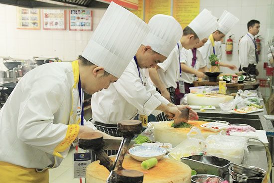 学厨师学一个月多少钱 厨师培训一个月学费